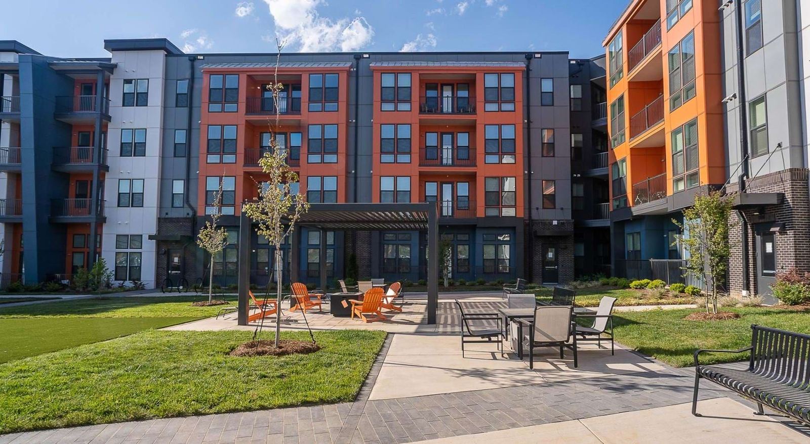Daytime courtyard and facade of a 299-unit Class A multifamily property built in 2020